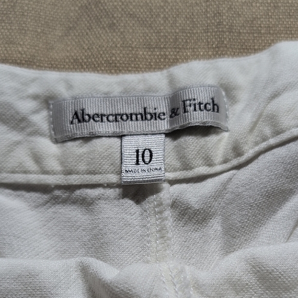 Abercrombie & Fitch White Cargo Shorts Relaxed Fit - Picture 2 of 9